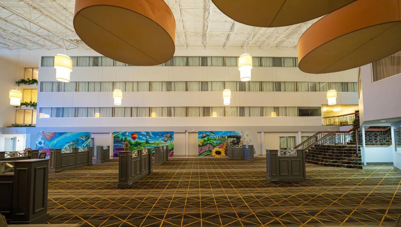 Gateway Hotel & Convention Center Flint Exterior photo