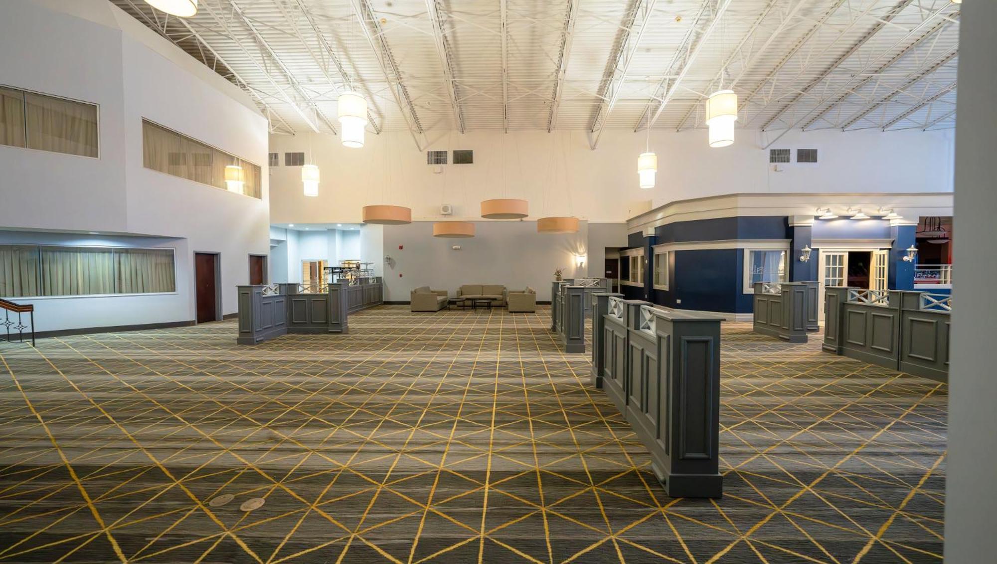 Gateway Hotel & Convention Center Flint Exterior photo